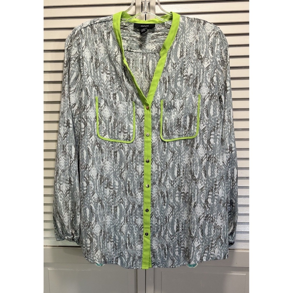 Alfani Snake Print Long Sleeve Chiffon Blouse Size 6 Buttons Green Trim Pleated